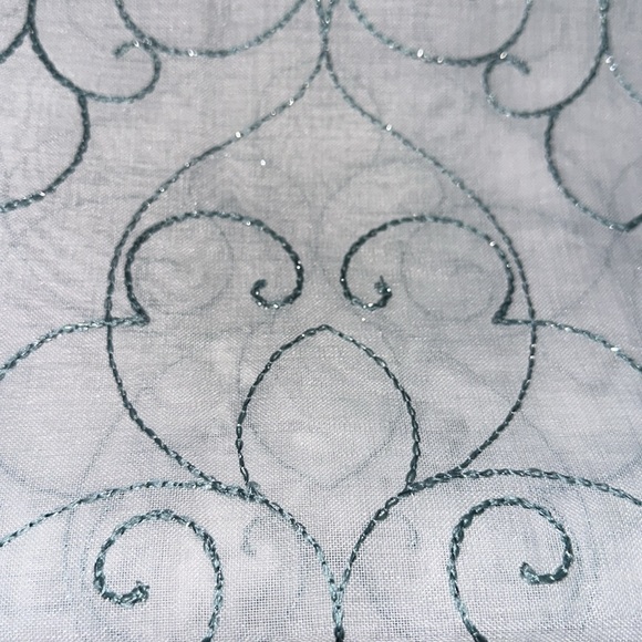 Mainstays curtains 2 panels 28” x 63” sheer panel with a green and silver thread - Picture 5 of 5